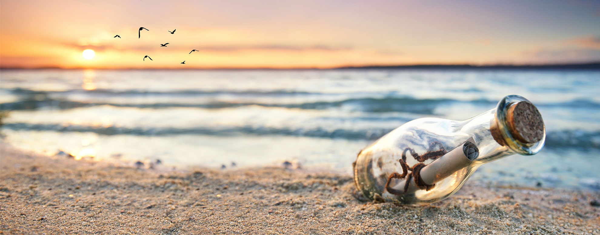 Eine Flaschenpost am Strand